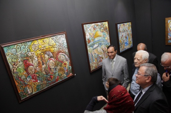 رئيس جامعة البترا يفتتح معرض "يوم الفن الثاني"