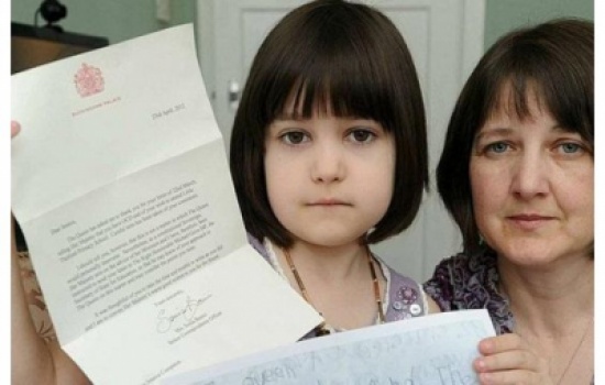 طفلة بريطانية تطلب مساعدة الملكة إليزابيث الثانية