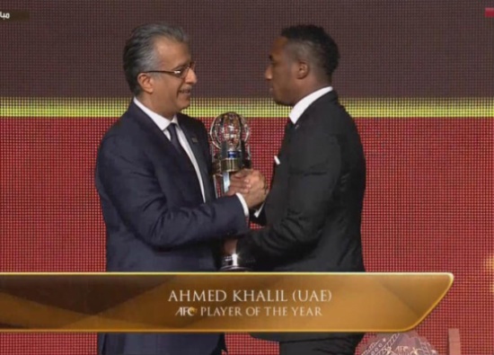 الاماراتي أحمد خليل أفضل لاعب أسيوي لعام 2015 الاماراتي أحمد خليل أفضل لاعب أسيوي لعام 2015
