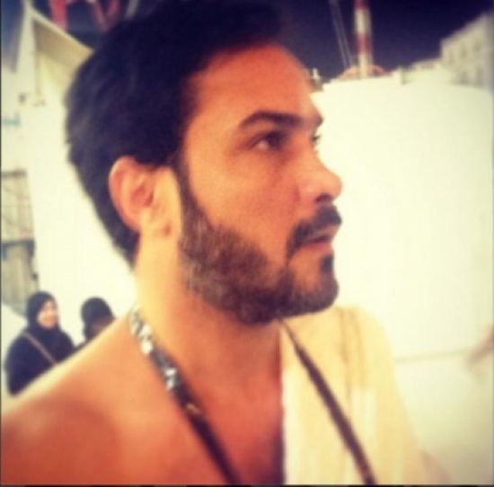 محمد رجب يؤدي مناسك العمرة محمد رجب يؤدي مناسك العمرة