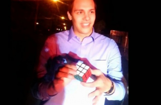 سائق يستخدم خدعة سحرية لتفادي مخالفة مرورية