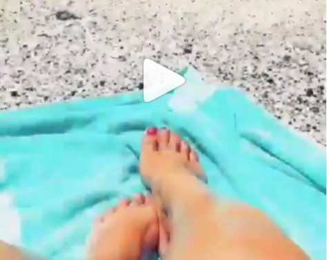 نجمة لبنانية تثير الفضول بهذا الفيديو على الشاطىء... خمّنوا من هي؟ نجمة لبنانية تثير الفضول بهذا الفيديو على الشاطىء... خمّنوا من هي؟