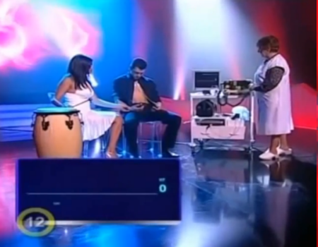 بالفيديو.. شاب يتوقف قلبه خلال مشاركته في برنامج على الهواء