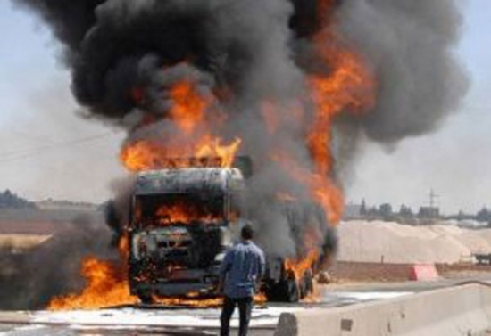 احتراق شاحنة عطور في " حدود العمري "