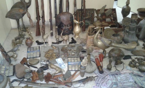 بالصور : ضبط كميات من القطع الاثرية والأسلحة بداخل منزلين في جرش واربد بالصور : ضبط كميات من القطع الاثرية والأسلحة بداخل منزلين في جرش واربد