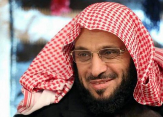 شاهد: القرني يروي طرائف لبعض العلماء.. أحدهم وصف امرأة مازحاً بالبرميل