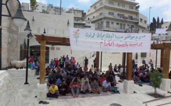 مطالب بتغطية ساحات مسجد عجلون بمظلات لاستيعاب المصلين مطالب بتغطية ساحات مسجد عجلون بمظلات لاستيعاب المصلين