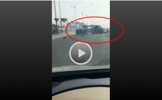 بالفيديو.. مشاجرة بالسيارات في أحد شوارع السعودية بالفيديو.. مشاجرة بالسيارات في أحد شوارع السعودية