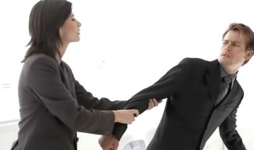 شاب يهرب من عروسه قبيل عرسه شاب يهرب من عروسه قبيل عرسه