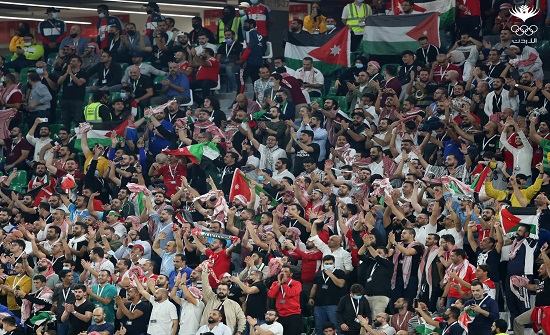 مختصون : إقامة المباريات بلا جمهور تؤثر سلبيا على الاقتصاد الوطني مختصون : إقامة المباريات بلا جمهور تؤثر سلبيا على الاقتصاد الوطني