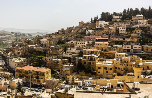 أهالي مغاريب السلط يطالبون وزارة المياه بحل مشكلة فيضان المياه العادمة