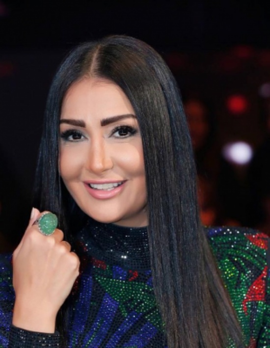 غادة عبد الرازق تتوسل: أنا مش طبيعية! – بالفيديو