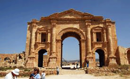 محافظ جرش يبحث واقع الخدمات التنموية