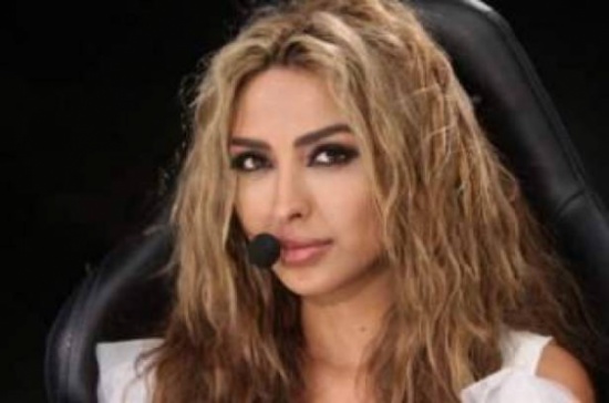 بالصورة المثيرة: نايا في حمام السباحة!!