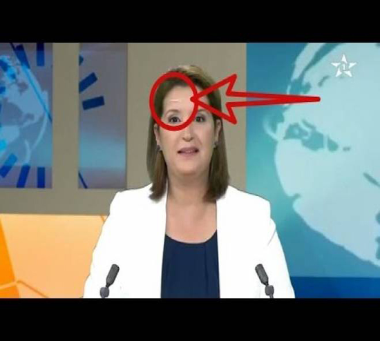 فيديو|مذيعة مغربية تمنع نفسها من الضحك بسبب قطعة من الورق!!