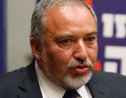 ليبرمان يدعو للمصادقة على قانون "إعدام الأسرى الفلسطينيين"