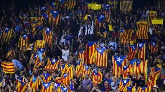 علم كاتالونيا يرفرف في النهائي رغما عن بلدية مدريد