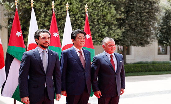 الملك يستقبل رئيس الوزراء الياباني الملك يستقبل رئيس الوزراء الياباني