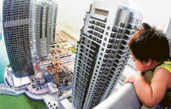 أبو ظبي .. 230 ألف "قفل" على النوافذ لمنع سقوط الأطفال منها