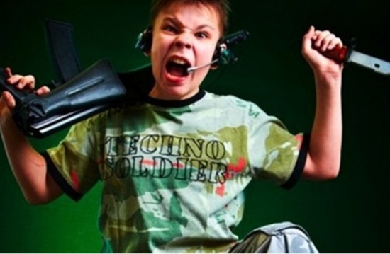 طعنهم ظناً منه أنه.. في لعبة كمبيوتر