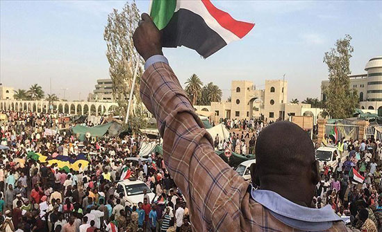 السودان.. المعارضة تتهم "العسكري" بالحيلولة دون تسليم السلطة