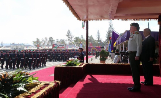 القائد الأعلى يرعى تخريج الفوج العاشر من ضباط الكلية العسكرية الملكية