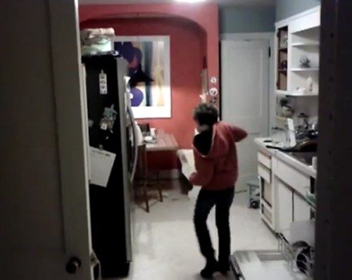 مايكل جاكسون يراقص الصحون