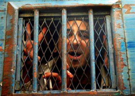 وفاة سجين ورصد إهمال خطير للمرضى بسجون مصر