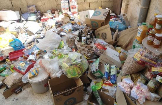 اتلاف مواد غذائية في عين الباشا لعدم صلاحيتها