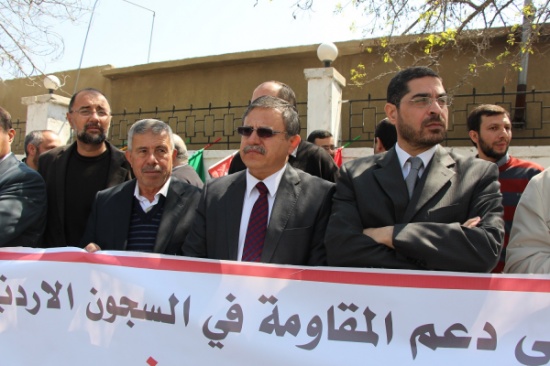 وقفة احتجاجية امام " امن الدولة " رفضا لمحاكمة المهندسين