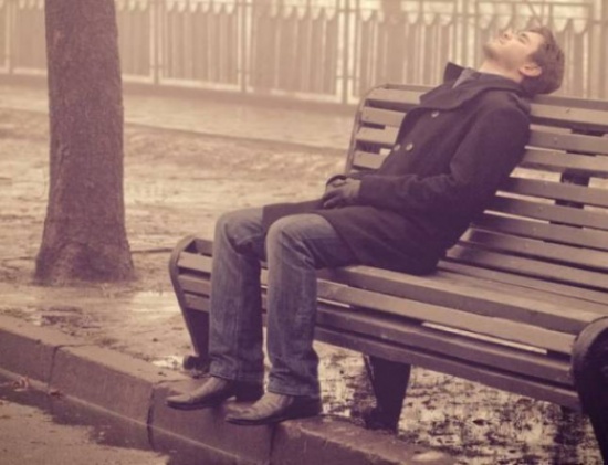 شاهد ماذا فعلت فتاة بعد ان اكتشف حبيبها خيانته مع والده ؟