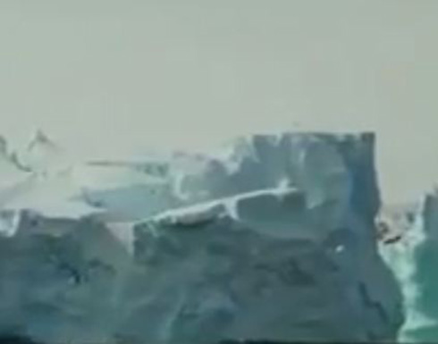 سحب جبل جليدي من القطب الجنوبي الى الامارات