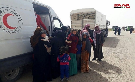 خروج دفعة جديدة من المهجرين السوريين من مخيم الركبان خروج دفعة جديدة من المهجرين السوريين من مخيم الركبان