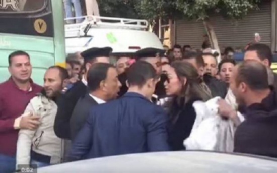 بالفيديو: غاضبون يعتدون على ريهام سعيد .. شاهدوا ما حدث! بالفيديو: غاضبون يعتدون على ريهام سعيد .. شاهدوا ما حدث!
