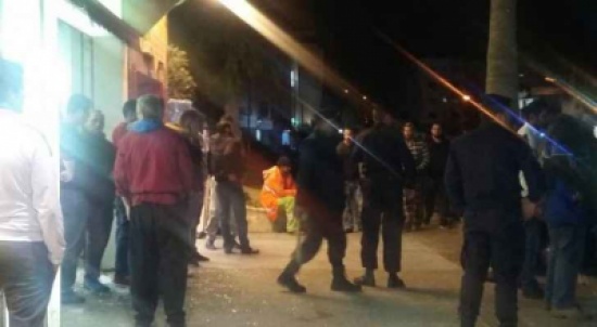مخمور يطعن عاملاً في مطعم .. وأصدقاؤه يتهجمون على المارة والأمن يتدخل مخمور يطعن عاملاً في مطعم .. وأصدقاؤه يتهجمون على المارة والأمن يتدخل