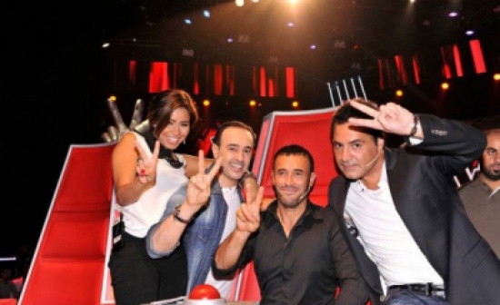 صورة : تعرف على اردنية " محجبة  " سوف تقبل السبت في " ذا فويس " بفريق ... !