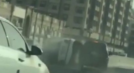 بالفيديو – عناد حول أولوية المرور يتسبب في حادث بالفيديو – عناد حول أولوية المرور يتسبب في حادث