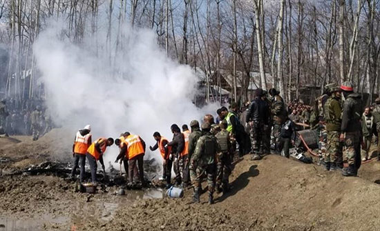 بالفيديو : 7 قتلى في إسقاط طائرة هندية في كشمير