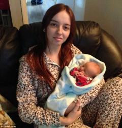 بالصور.. إمرأة تنجب طفلا دون أن تدري أنها حامل !!