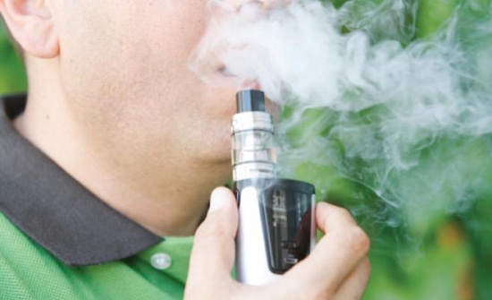 “الصحة” تحذر: السجائر الإلكترونية تغزو مدارس