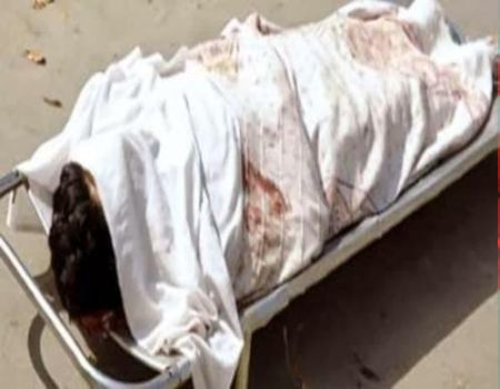 عامل  ذبح زوجته في ليلة الدخله وجلس يبكي بجوارها