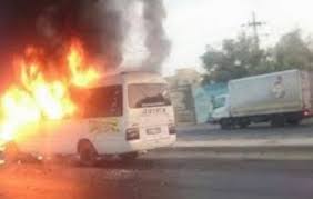 كوادر الدفاع المدني تخمد حريق باص في جرش كوادر الدفاع المدني تخمد حريق باص في جرش