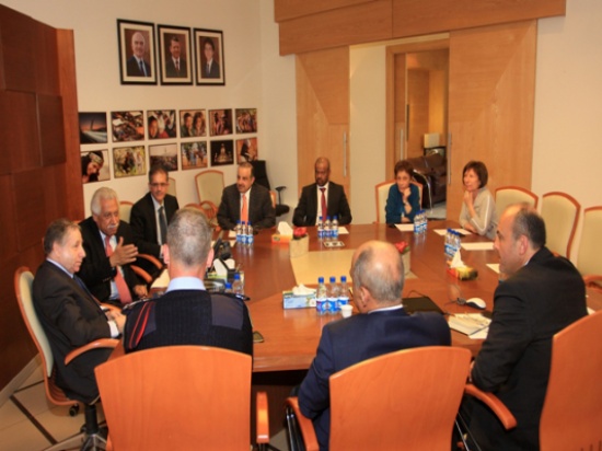 امين عمان يبحث سبل تعزيز السلامة المرورية مع رئيس الاتحاد الدولي للسيارات