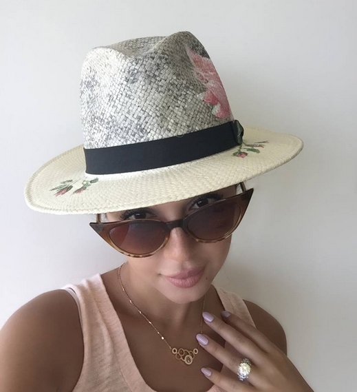 ميريام فارس تهدي جمهورها سيلفي