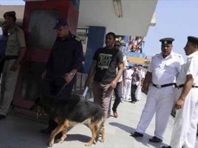 اربعة جرحى اثر انفجار قنبلة صوتية في محطة القطارات الرئيسية في القاهرة اربعة جرحى اثر انفجار قنبلة صوتية في محطة القطارات الرئيسية في القاهرة