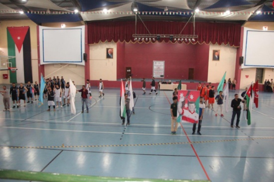 جامعة البترا تتغلب على نظيرتها الزرقاء في افتتاح بطولة السلة للجامعات