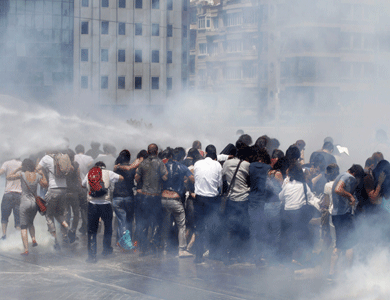 أردوغان يأمر الشرطة بالبقاء في ساحة تقسيم باسطنبول لفرض احترام النظام