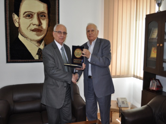 الملحق الثقافي العراقي يزور جامعة إربد