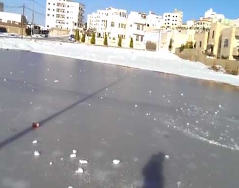 بحيرة متجمدة في الأردن