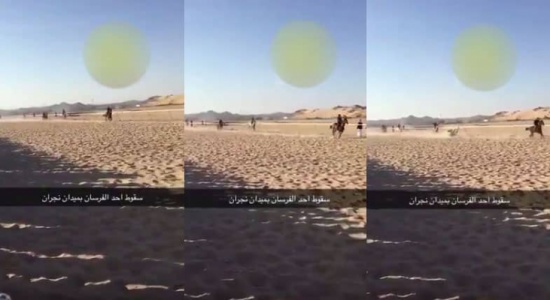 شاهد: حصان يتعرقل بشكل مفاجئ ويسقط صاحبه